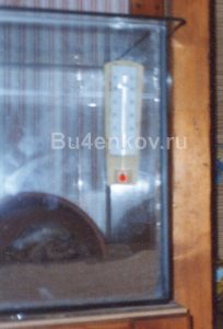 Моя черепаха в самодельном террариуме. Ей понравилось укрытие из распиленного цветочного горшка Среднеазиатская черепаха в террариуме